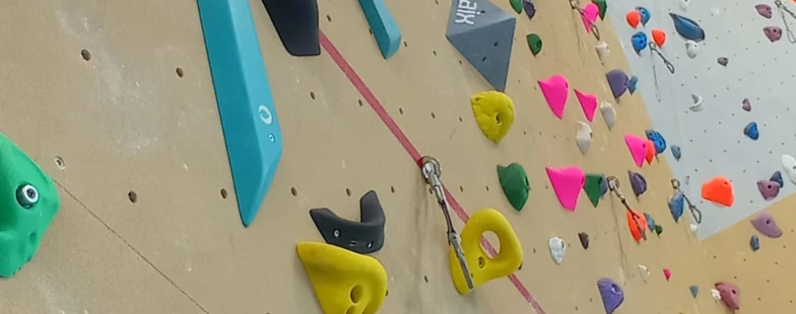 Retracage mur d’escalade